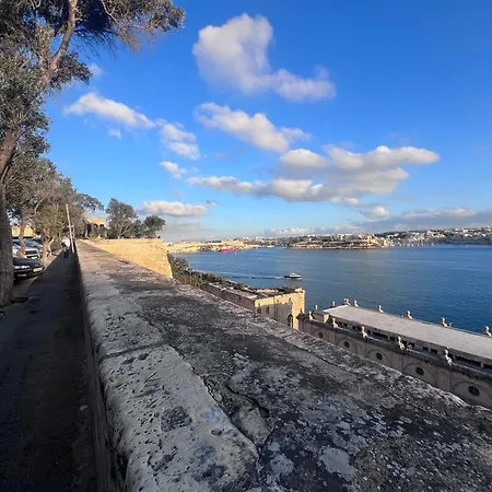 Duplex Barbara Bastions One Bedroom * Valletta